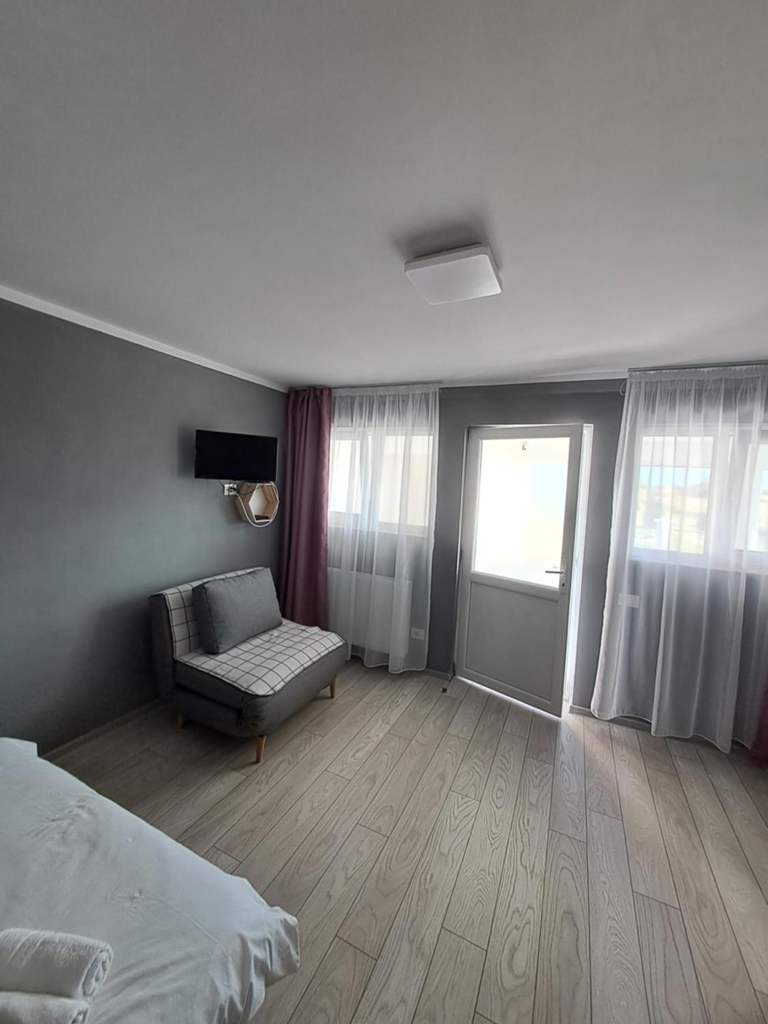 La Izvoare Pensiune-Pastravarie Simbata de Sus Room photo